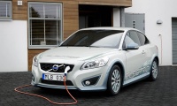 Volvo'dan elektrikli otomobilinizle daha fazla yol alın...