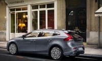 Yeni Volvo V40 