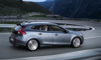 Yeni Volvo V40 