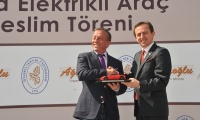 Ali Ağaoğlu elektrikli otomobil bağışladı