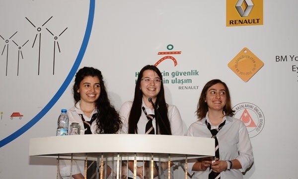 Liseler yol güvenliği için harekete geçti