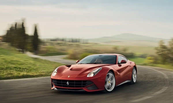 Yılın Süper Otomobili seçilen Ferrari F12berlinetta