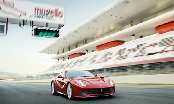Yılın Süper Otomobili seçilen Ferrari F12berlinetta
