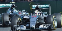 Formula 1'de ilk zafer Mercedes pilotu Lewis Hamilton'un oldu