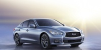 INFINITI Q50 sürücüsünü ismiyle karşılıyor