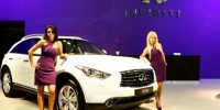  Infiniti FX yenilenen görüntüsü ile Autoshow'da