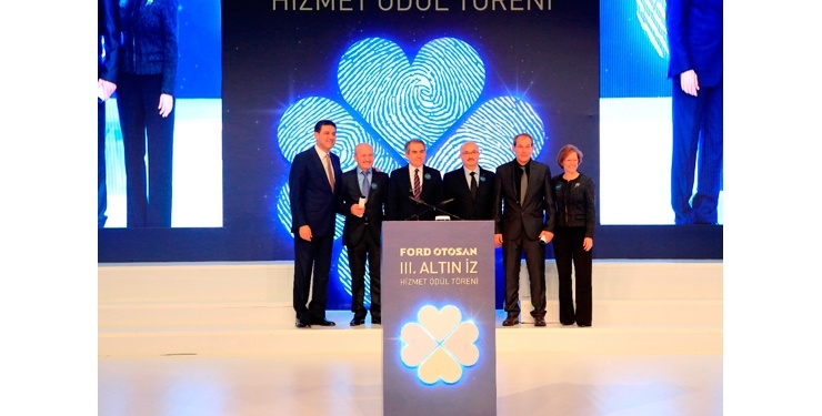Ford Otosan çalışanlarına  Altın İz Hizmet Ödülleri takdim edildi