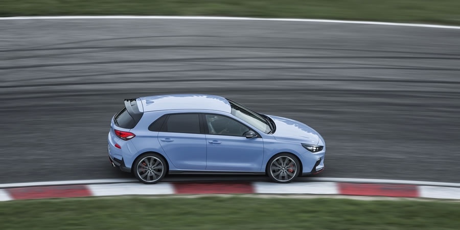 PIRELLI mühendisleri Yeni HYUNDAI i30 N için özel bir P ZERO geliştirdi 