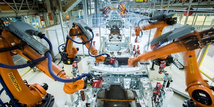SEAT Üretim Merkezinde 2 Bin Robotun Dansı 