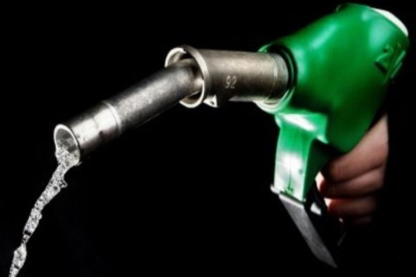 Benzine 6 kuruş zam yapıldı