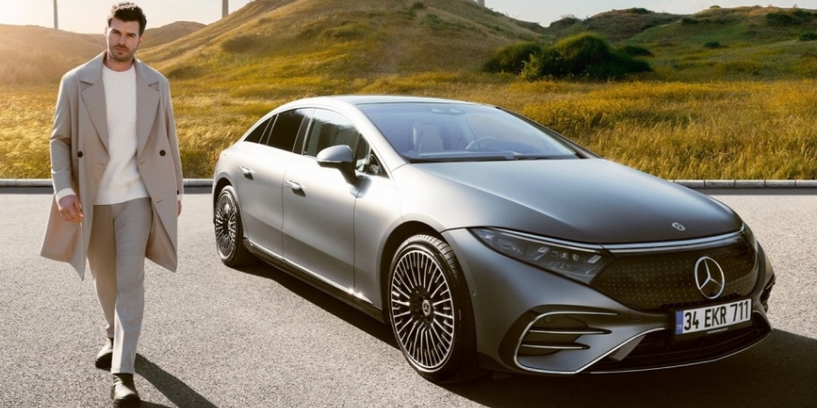Mercedes-EQ, elektrik dönüşümünü Kıvanç Tatlıtuğ ile hızlandırıyor