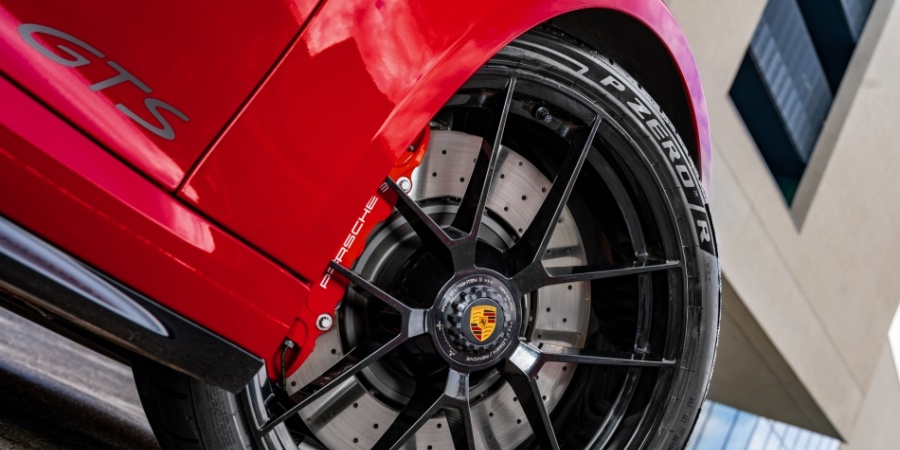 PIRELLI İLK HİBRİT MOTORLU YENİ PORSCHE 911 GTS’NİN EKİPMANI