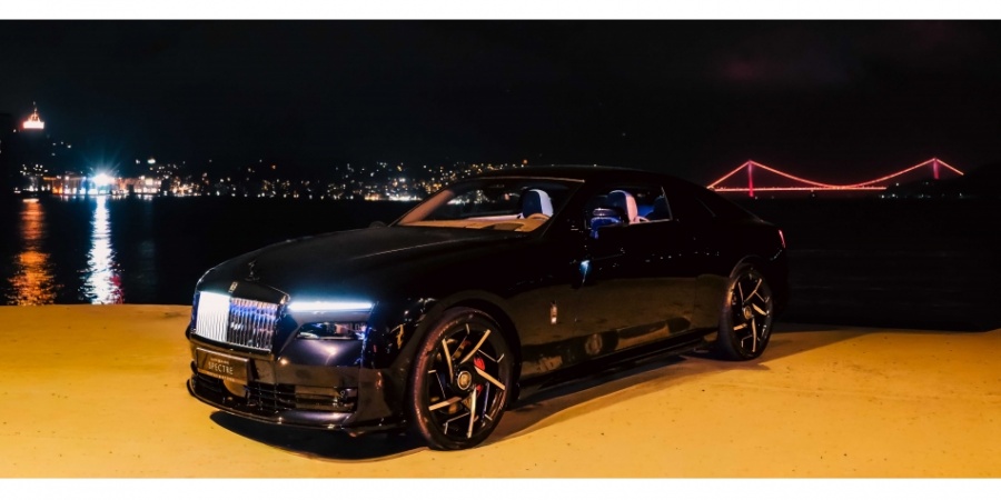 Rolls-Royce Black Badge Spectre Türkiye sahnesinde