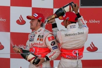 İngiltere GP'sinde zafer Raikkonen'in oldu