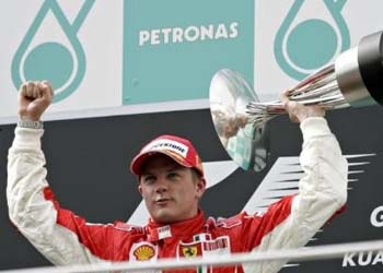 Malezya GP'sini geçen yılın şampiyonu Raikkonen kazandı