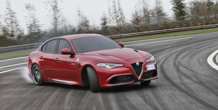 Alfa Romeo Giulia QV’ye Yılın Otomobili Ödülü!