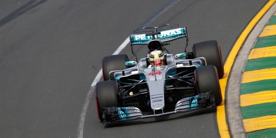 Mercedes AMG Petronas sezona  podyumda başladı