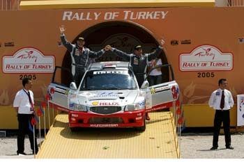 Ali Deveci Türkiye Rallisi'nde ikincilik aldı