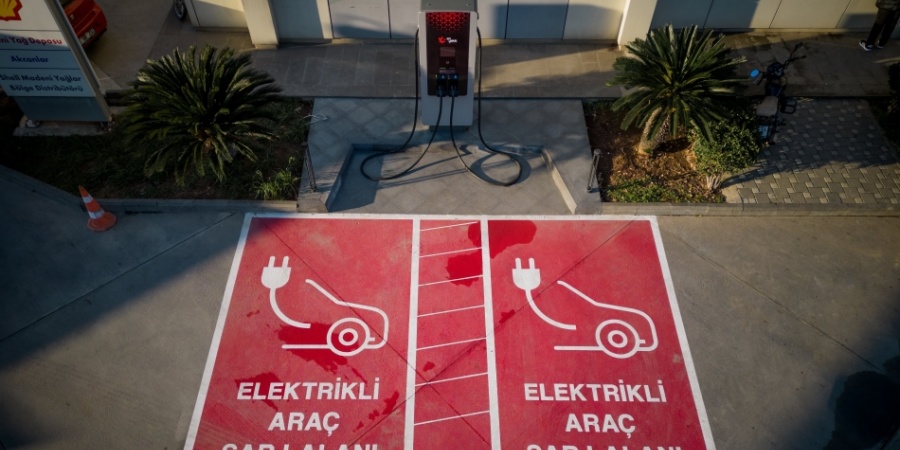 ELEKTRİKLİ OTOMOBİL PAZARINI ŞARJ İSTASYONLARI BÜYÜTÜYOR