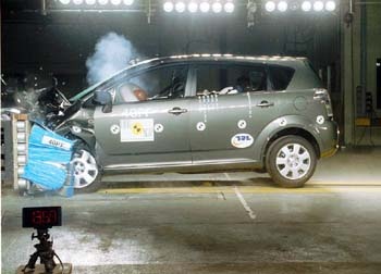 Yeni Toyota Corolla Verso, sınıfının en güvenli aracı