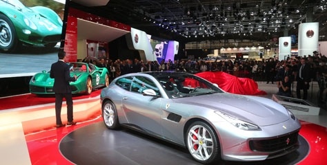 Ferrari GTC4Lusso T Paris’in Yıldızı Oldu!
