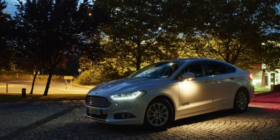 Ford, karanlık yollarda canlıları algılayan yeni aydınlatma teknolojisini tanıttı