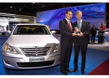Hyundai Genesis Kuzey Amrika'da yılın oyomobili seçildi