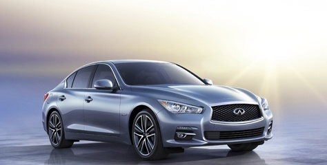 INFINITI Q50 sürücüsünü ismiyle karşılıyor
