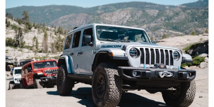 “Jeep Wrangler Rubicon” Ailece Arazi için
