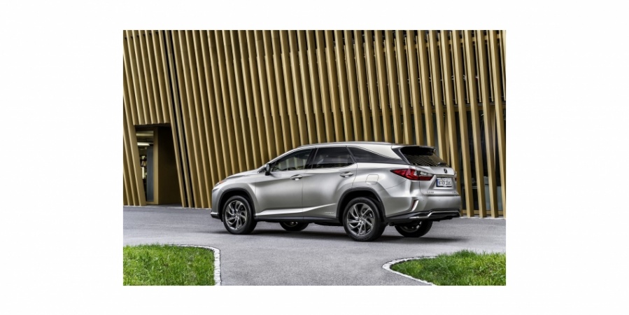 7 Kişilik LEXUS RX L Fonksiyonelliği ve Lüksü Buluşturuyor.