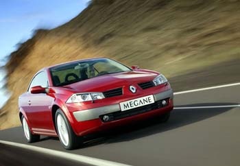 Türkiye’de satılan 100 bininci Megane Sedan sahibine teslim edildi