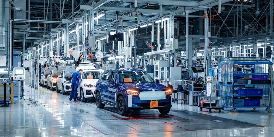Yeni BMW iX3  seri üretim yolunda son hazırlıklarını tamamladı