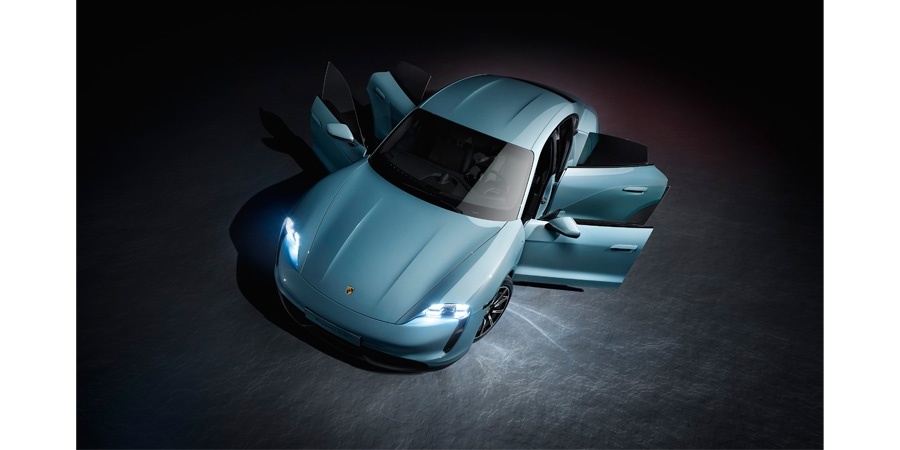 Porsche’nin tamamen elektrikli spor otomobil ailesinin en yeni üyesi: Taycan 4S 