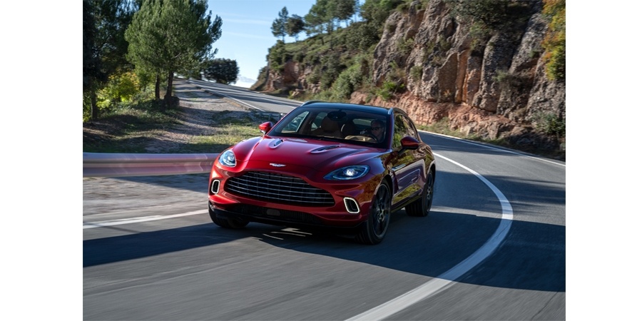 Aston Martin ilk ‘SUV’U ‘DBX’İ sahneye çıkardı