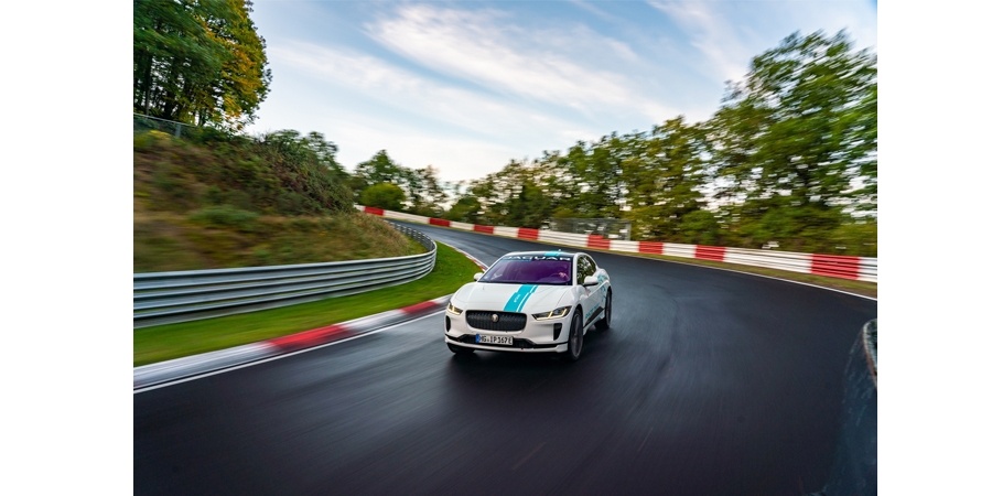 Jaguar I-PACE RACE eTAXI ile Nürburgring’de unutulmaz bir deneyim yaşatıyor 