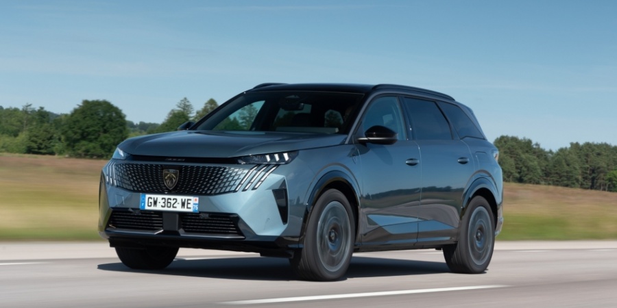 PEUGEOT’NUN 7 KOLTUKLU SUV’U YENİ 5008 