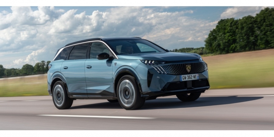PEUGEOT’NUN 7 KOLTUKLU SUV’U YENİ 5008 TÜRKİYE’DE!