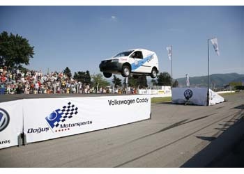 Volkswagen Ticari Araç Akrobasi Show'dan nefes kesen gösteri: 
