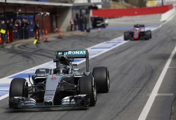 Cuma gününün en hızlısı Nico Rosberg