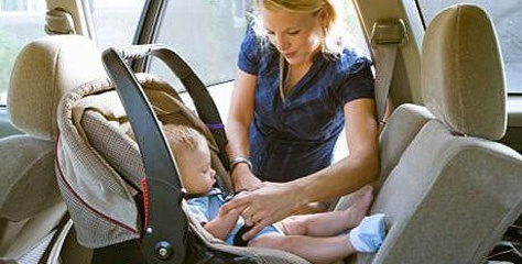 Çocuğunuzu arabada ters oturtun!
