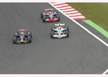 Hamilton aldığı cezayla galibiyeti Massa’ya bıraktı