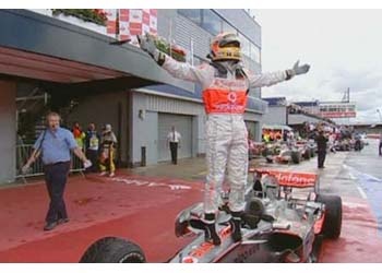 Hamilton’dan büyük zafer