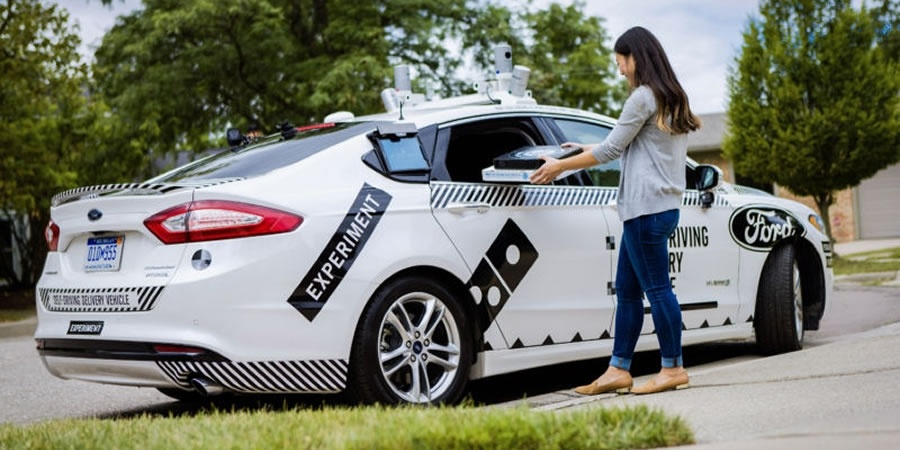 Ford’un sürücüsüz araçları Miami sokaklarında pizza teslimatına başladı