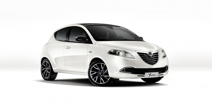 5 Kapılı Yeni Ypsilon Kendi Kendine Park Edecek