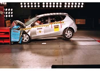 Hyundai i30'a güvenlikten 5 yıldız