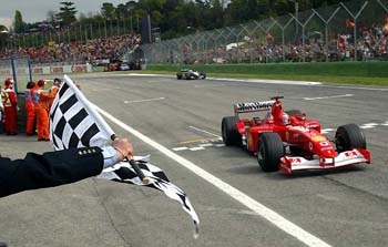 San Marino’da Ferrari podyumu kapattı