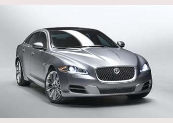 Jaguar'ın yeni modeli XJ sahnede...
