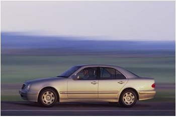 Mercedes Benz E serisi yeni versiyonu ile yollarda