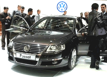 Volkswagen'da üretim yıldönümü:13 milyonuncu Passat üretim hattından çıktı...