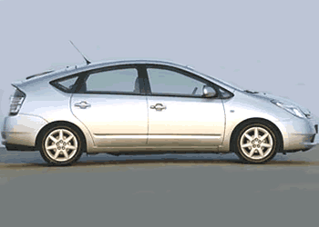 İlk hibrid otomobili olan Toyota Prius yenilendi